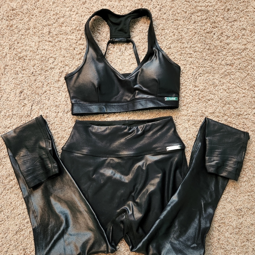 Bombshell Gloss leggings and bra